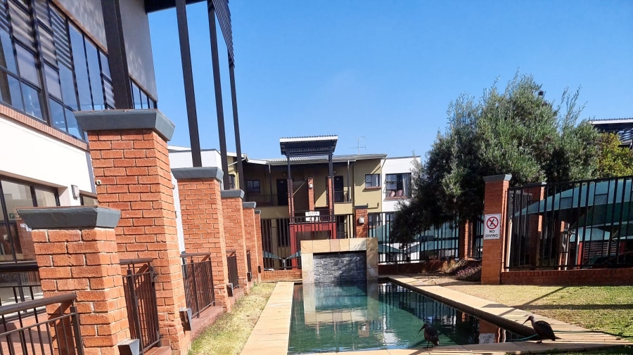 To Let 1 Bedroom Property for Rent in Douglasdale Gauteng