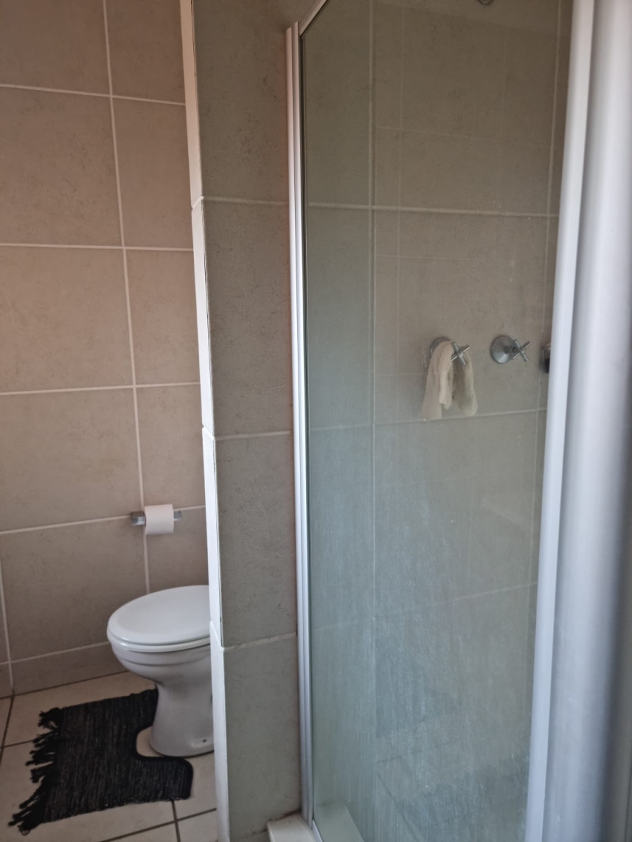 To Let 1 Bedroom Property for Rent in Douglasdale Gauteng