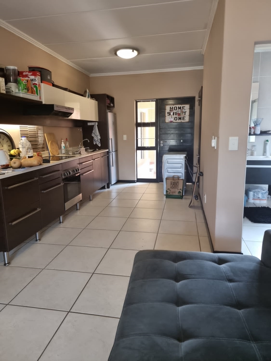To Let 1 Bedroom Property for Rent in Douglasdale Gauteng