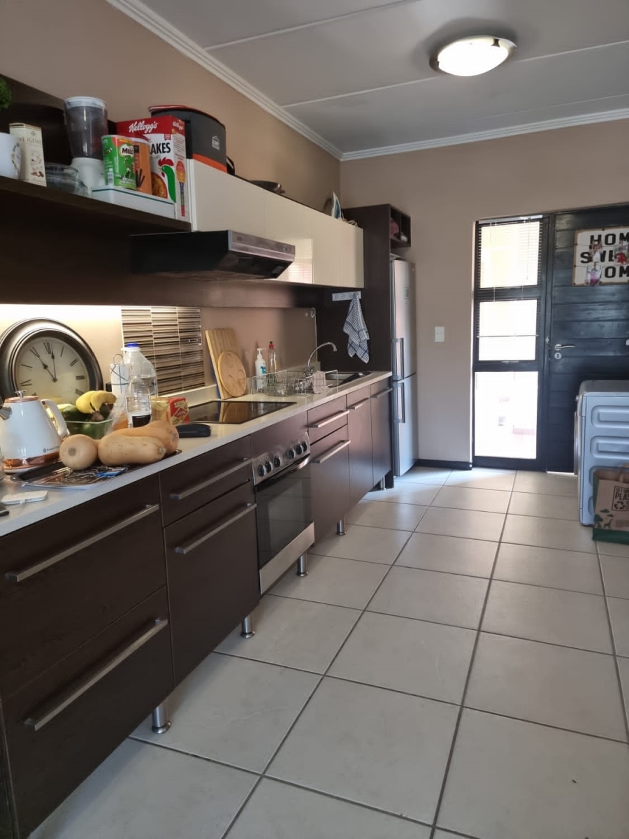 To Let 1 Bedroom Property for Rent in Douglasdale Gauteng