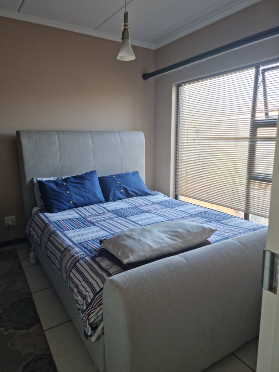 To Let 1 Bedroom Property for Rent in Douglasdale Gauteng