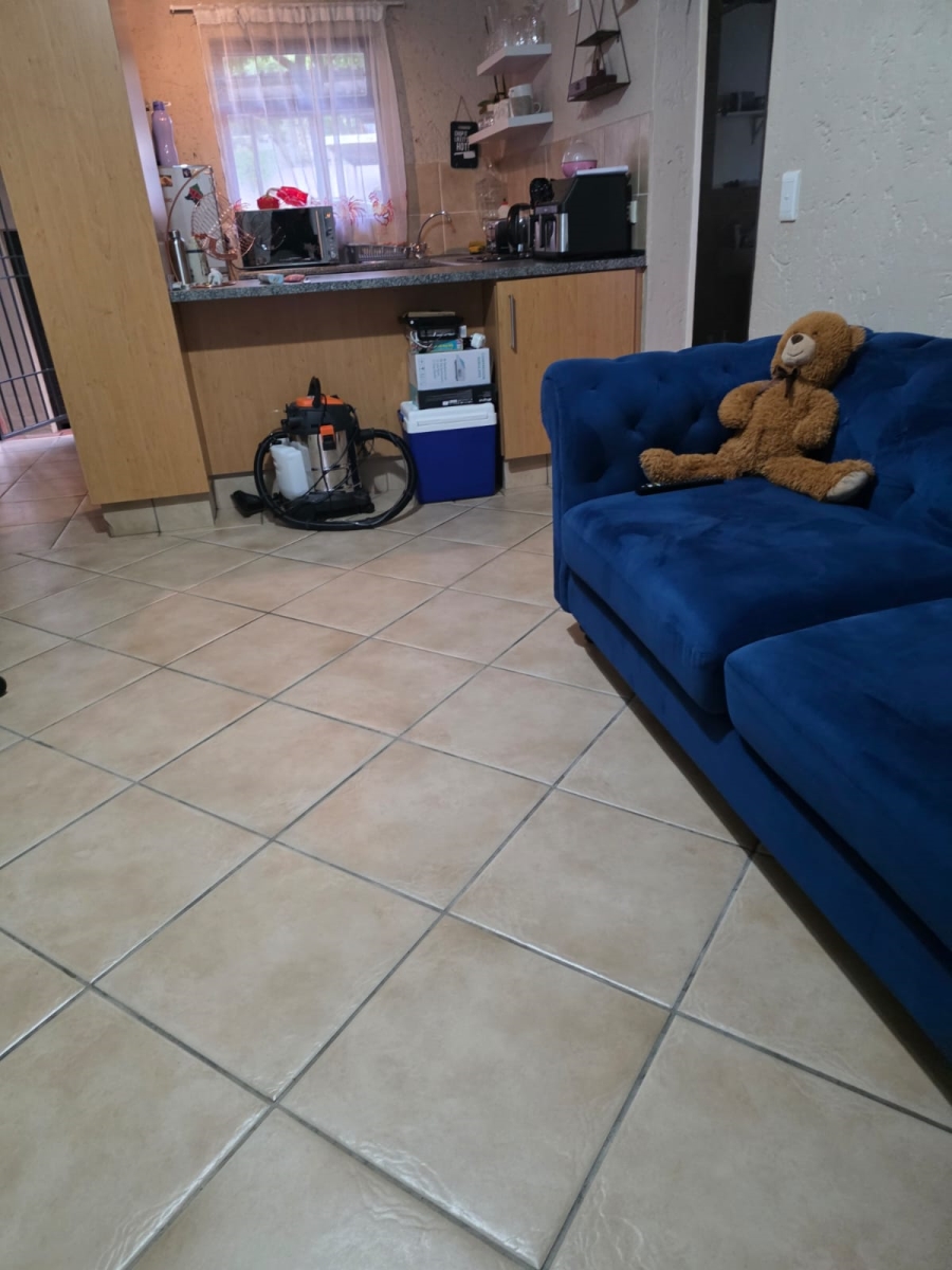 To Let 1 Bedroom Property for Rent in Lonehill Gauteng