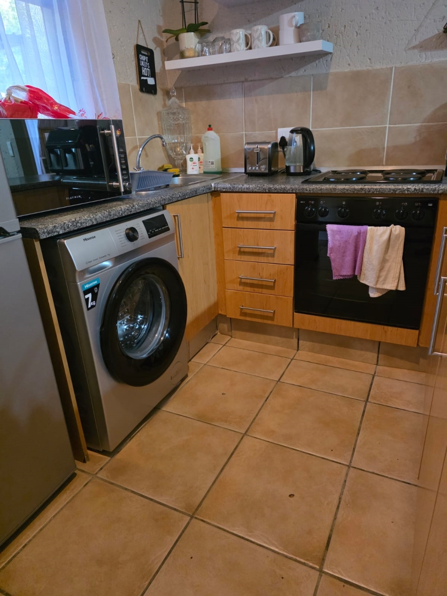 To Let 1 Bedroom Property for Rent in Lonehill Gauteng