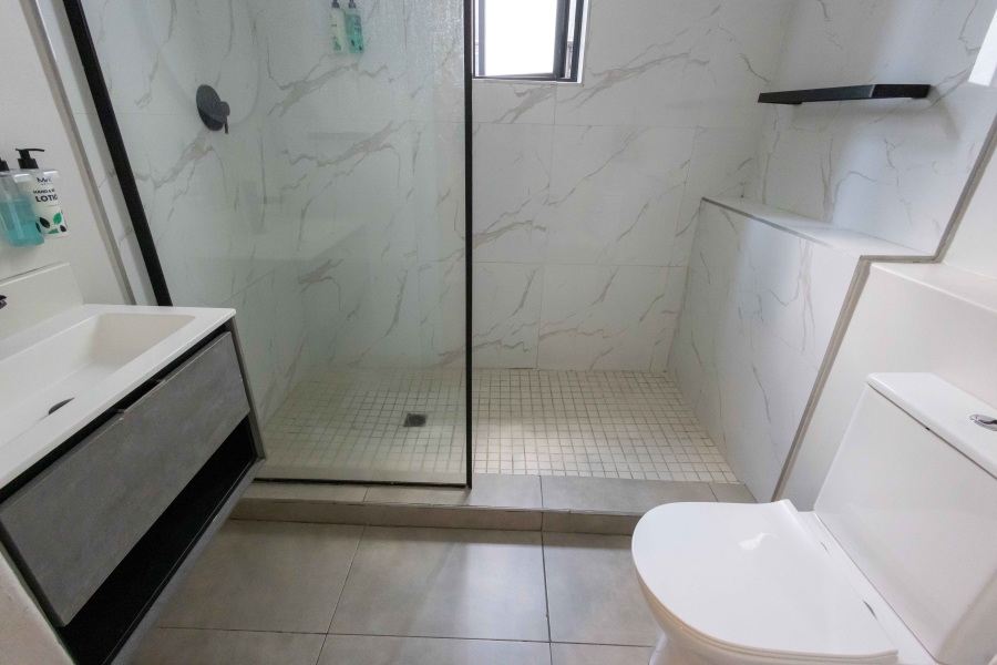 2 Bedroom Property for Sale in Greenside Gauteng