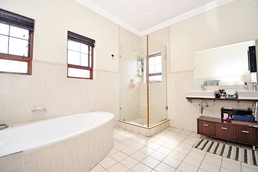 3 Bedroom Property for Sale in Broadacres Gauteng