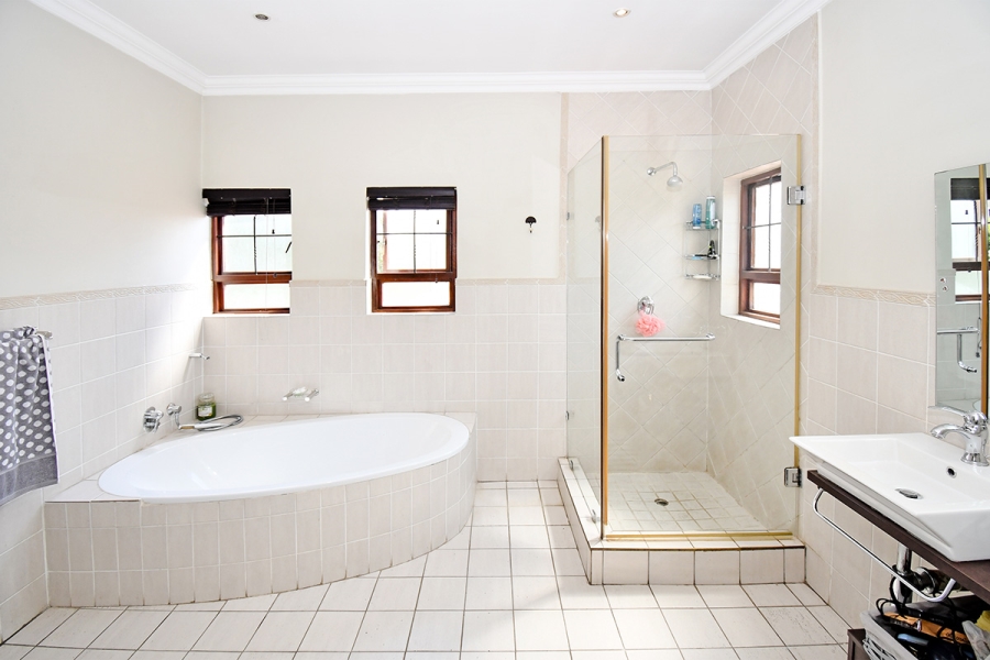 3 Bedroom Property for Sale in Broadacres Gauteng