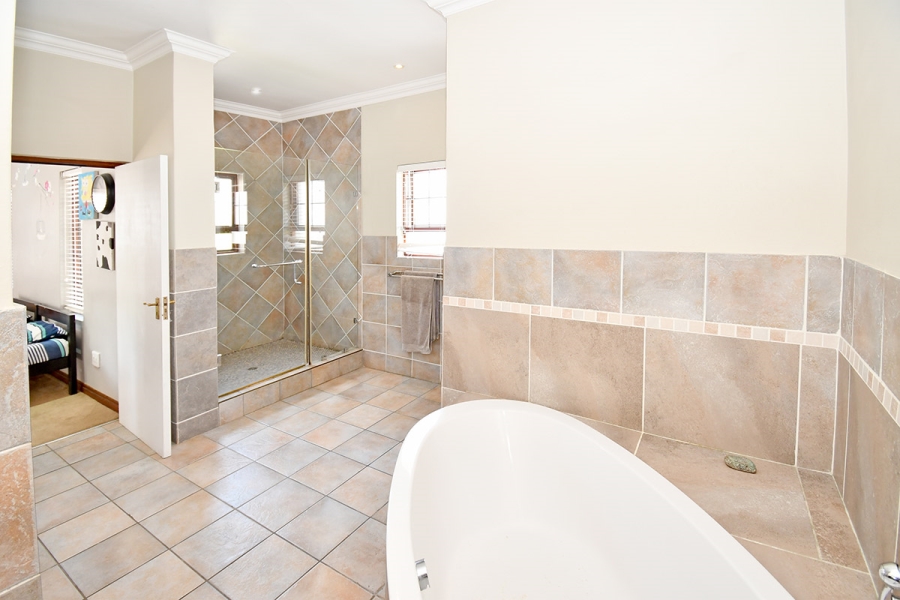 3 Bedroom Property for Sale in Broadacres Gauteng