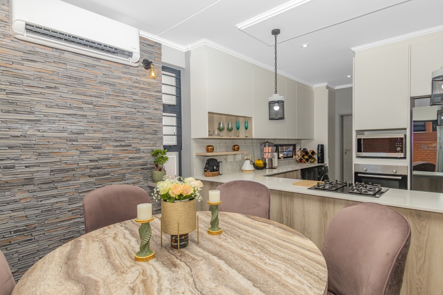 3 Bedroom Property for Sale in Barbeque Downs Gauteng