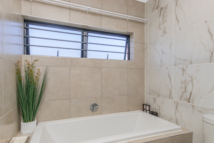 3 Bedroom Property for Sale in Barbeque Downs Gauteng