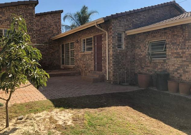 To Let 4 Bedroom Property for Rent in Sundowner Gauteng