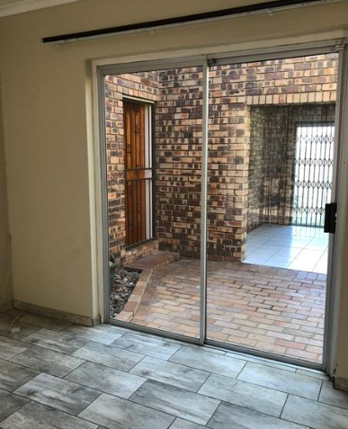 To Let 4 Bedroom Property for Rent in Sundowner Gauteng
