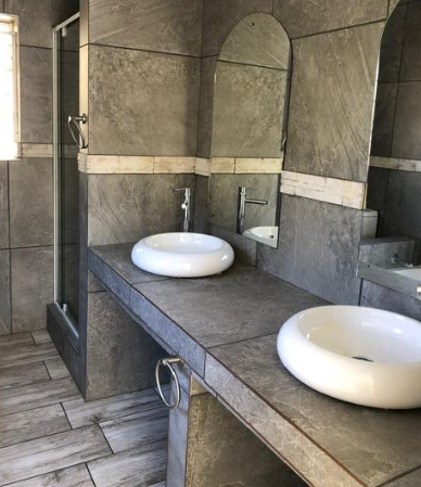 To Let 4 Bedroom Property for Rent in Sundowner Gauteng