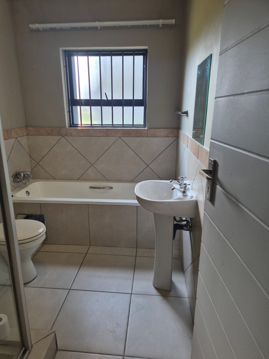 2 Bedroom Property for Sale in Glen Austin Gauteng
