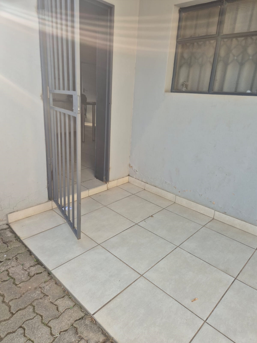 2 Bedroom Property for Sale in Glen Austin Gauteng