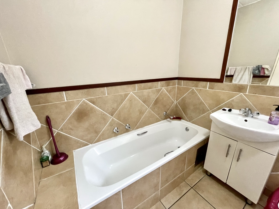 2 Bedroom Property for Sale in Sunninghill Gauteng