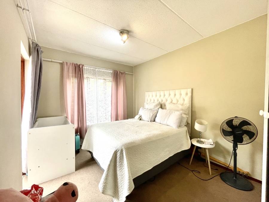 2 Bedroom Property for Sale in Sunninghill Gauteng