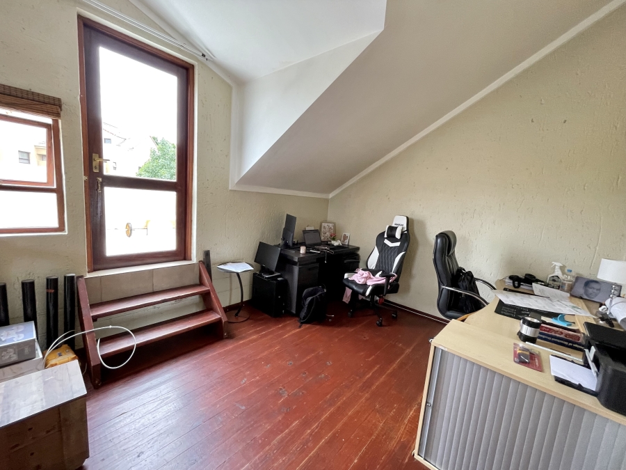 2 Bedroom Property for Sale in Sunninghill Gauteng