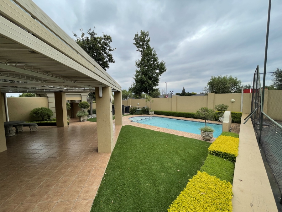 2 Bedroom Property for Sale in Sunninghill Gauteng
