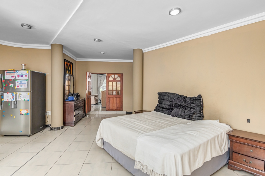 5 Bedroom Property for Sale in Woodmead Gauteng