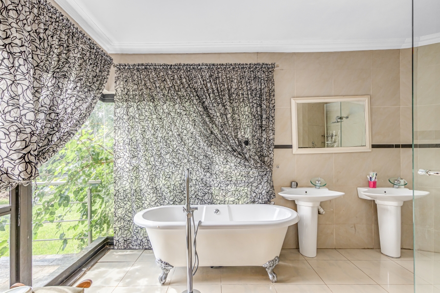 5 Bedroom Property for Sale in Woodmead Gauteng