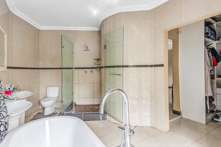 5 Bedroom Property for Sale in Woodmead Gauteng