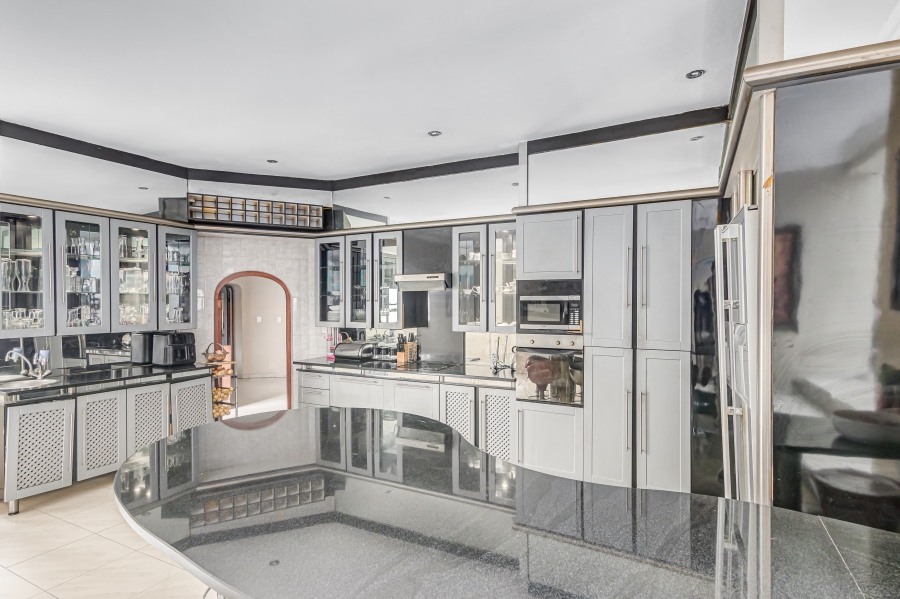 5 Bedroom Property for Sale in Woodmead Gauteng