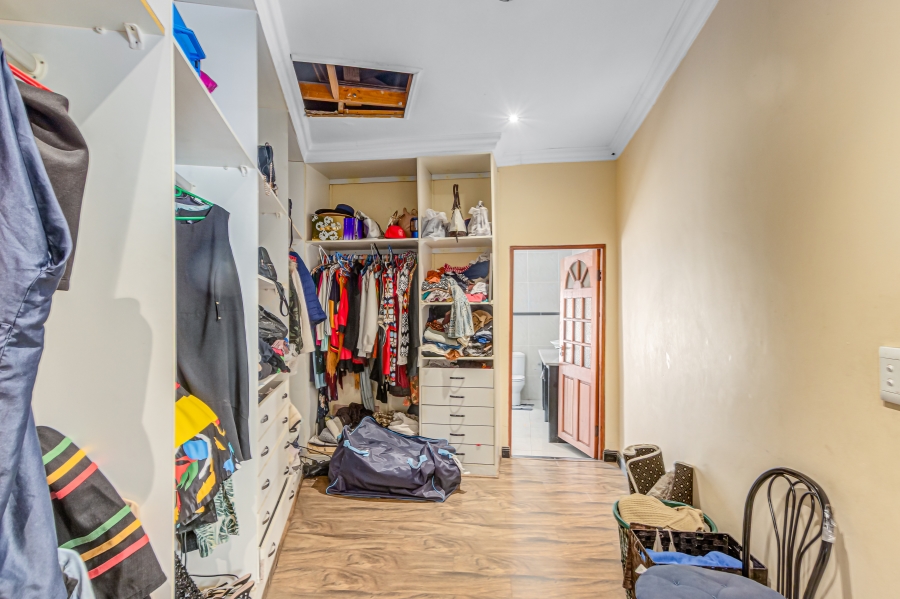 5 Bedroom Property for Sale in Woodmead Gauteng