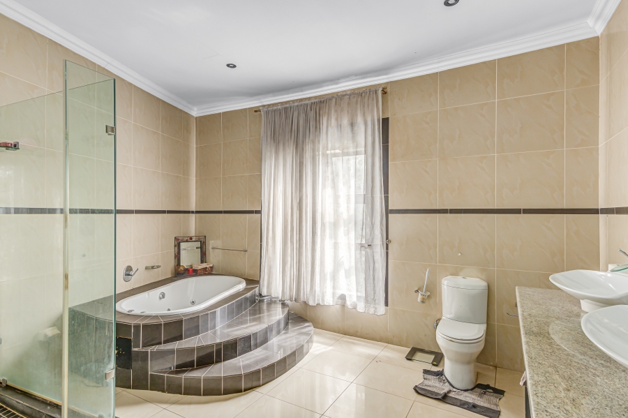 5 Bedroom Property for Sale in Woodmead Gauteng