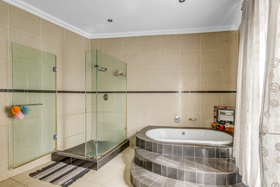 5 Bedroom Property for Sale in Woodmead Gauteng