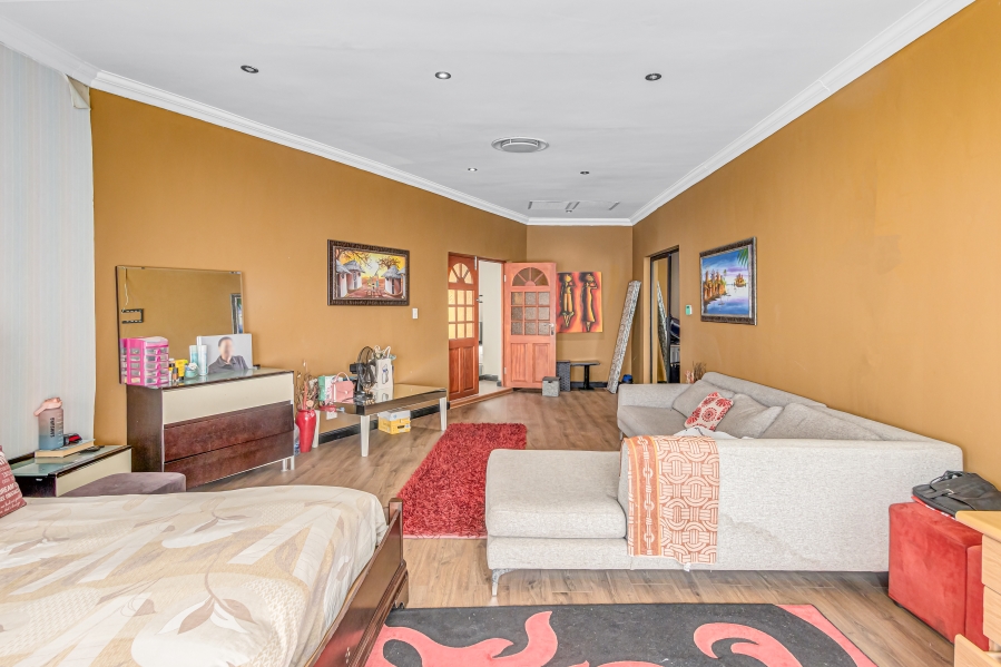 5 Bedroom Property for Sale in Woodmead Gauteng