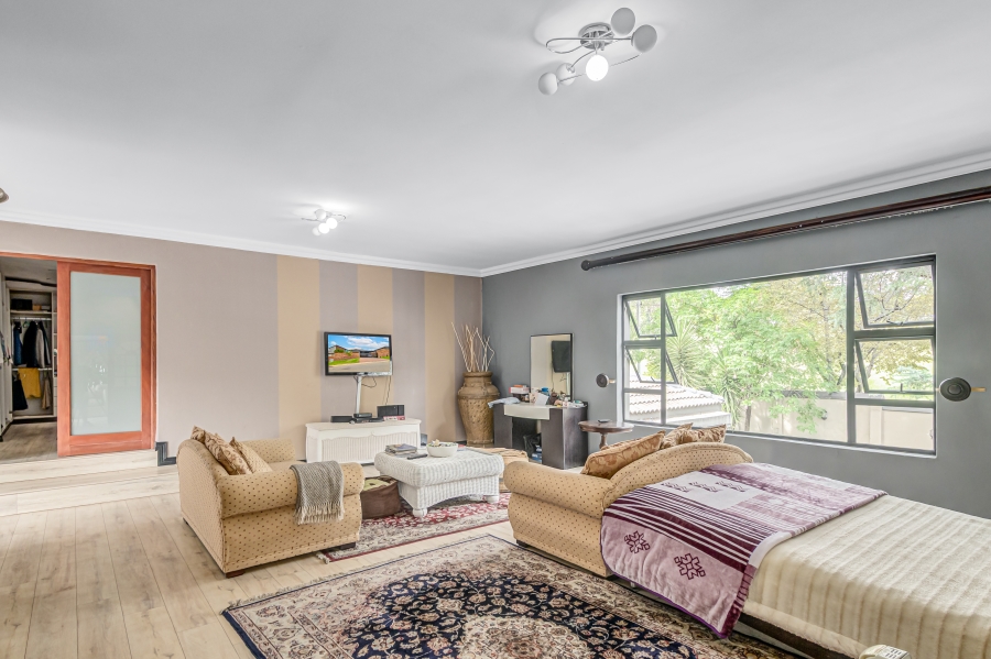 5 Bedroom Property for Sale in Woodmead Gauteng