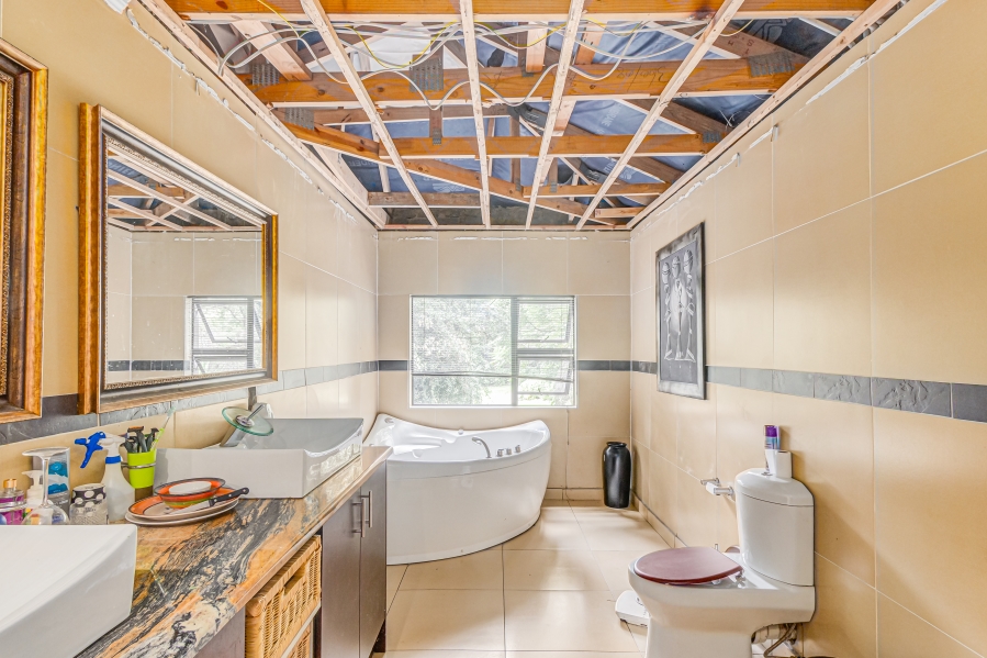 5 Bedroom Property for Sale in Woodmead Gauteng