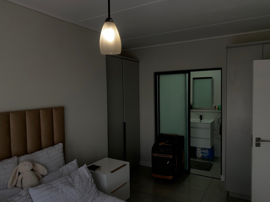 1 Bedroom Property for Sale in Waterfall Gauteng