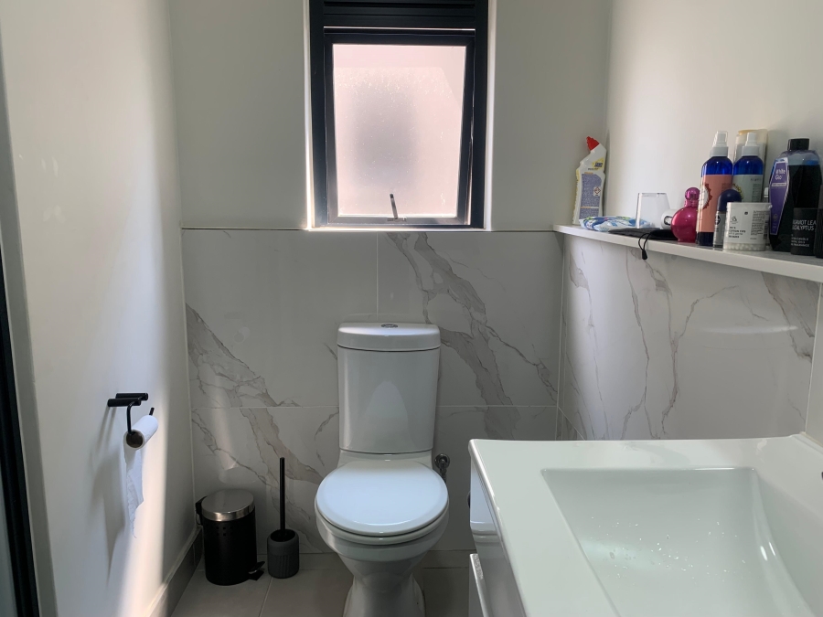 1 Bedroom Property for Sale in Waterfall Gauteng