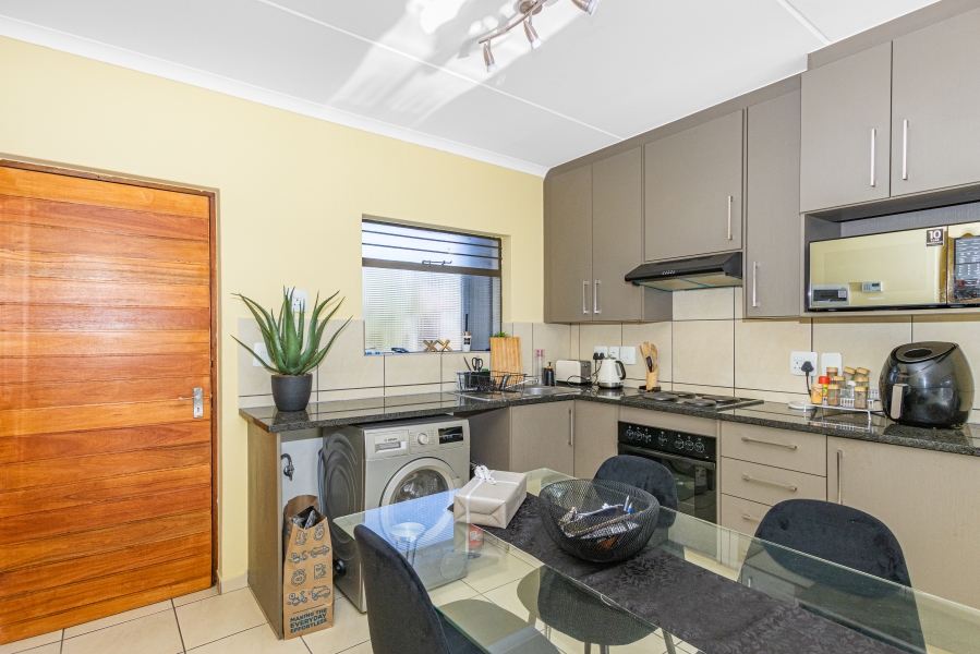 2 Bedroom Property for Sale in Barbeque Downs Gauteng