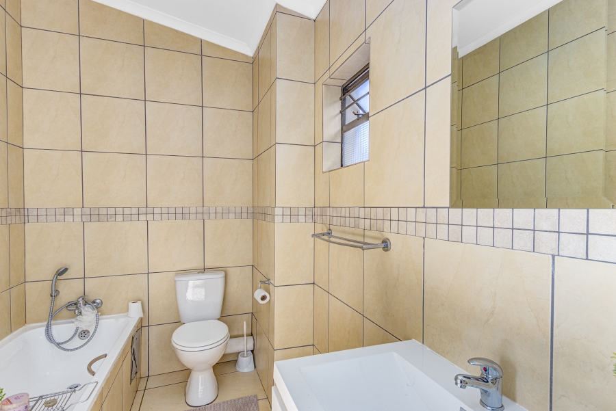 2 Bedroom Property for Sale in Barbeque Downs Gauteng