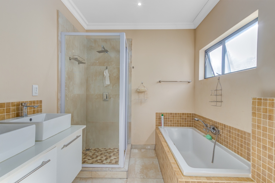 4 Bedroom Property for Sale in Broadacres Gauteng