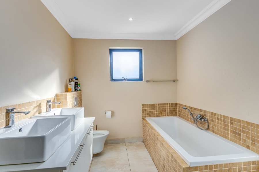 4 Bedroom Property for Sale in Broadacres Gauteng