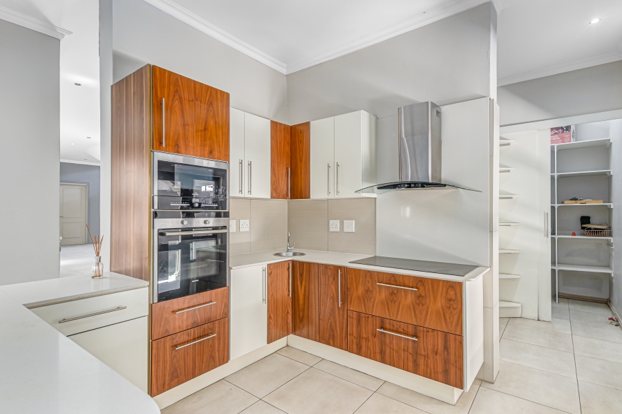 5 Bedroom Property for Sale in Sandown Gauteng