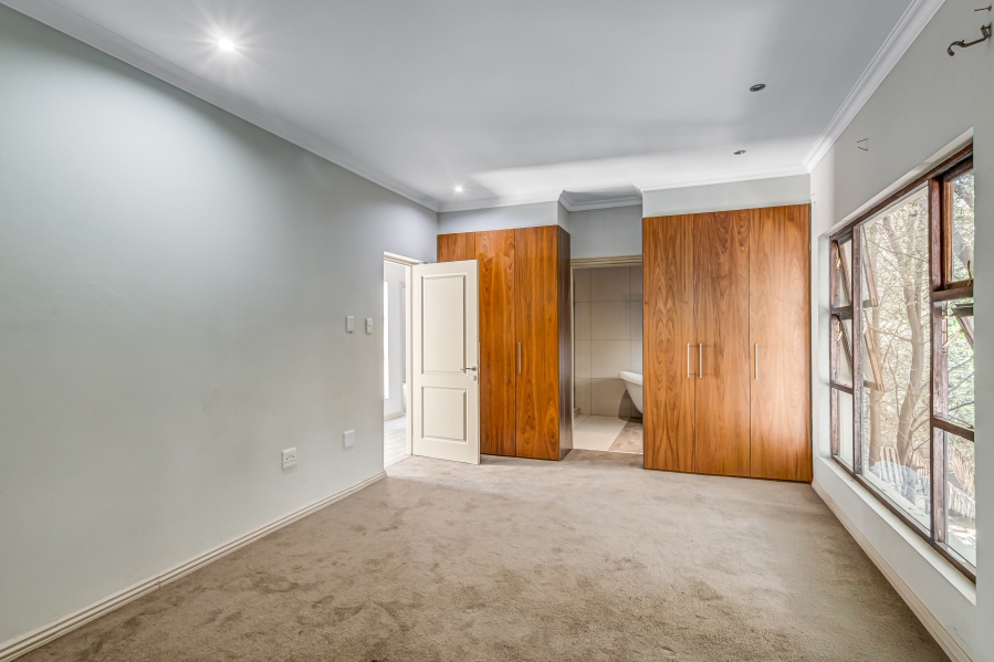 5 Bedroom Property for Sale in Sandown Gauteng