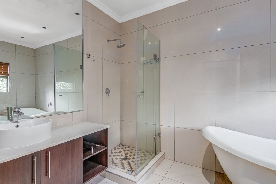 5 Bedroom Property for Sale in Sandown Gauteng