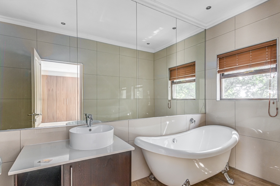 5 Bedroom Property for Sale in Sandown Gauteng