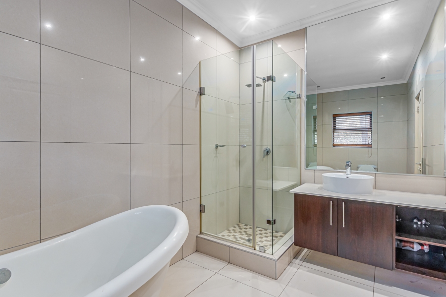 5 Bedroom Property for Sale in Sandown Gauteng