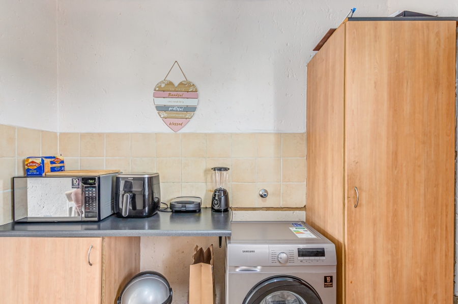 2 Bedroom Property for Sale in Kosmosdal Gauteng