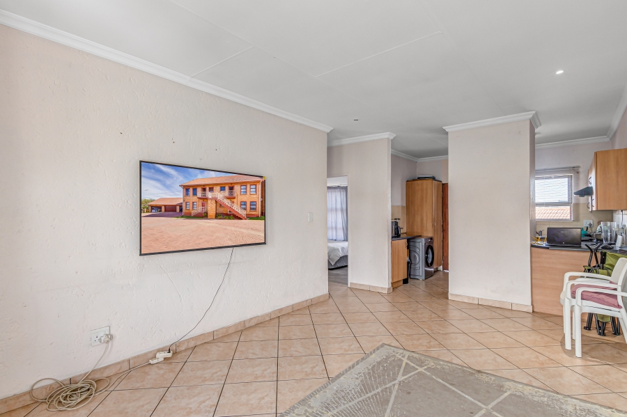 2 Bedroom Property for Sale in Kosmosdal Gauteng