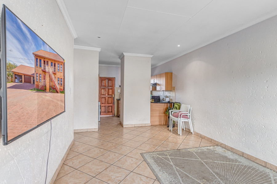 2 Bedroom Property for Sale in Kosmosdal Gauteng