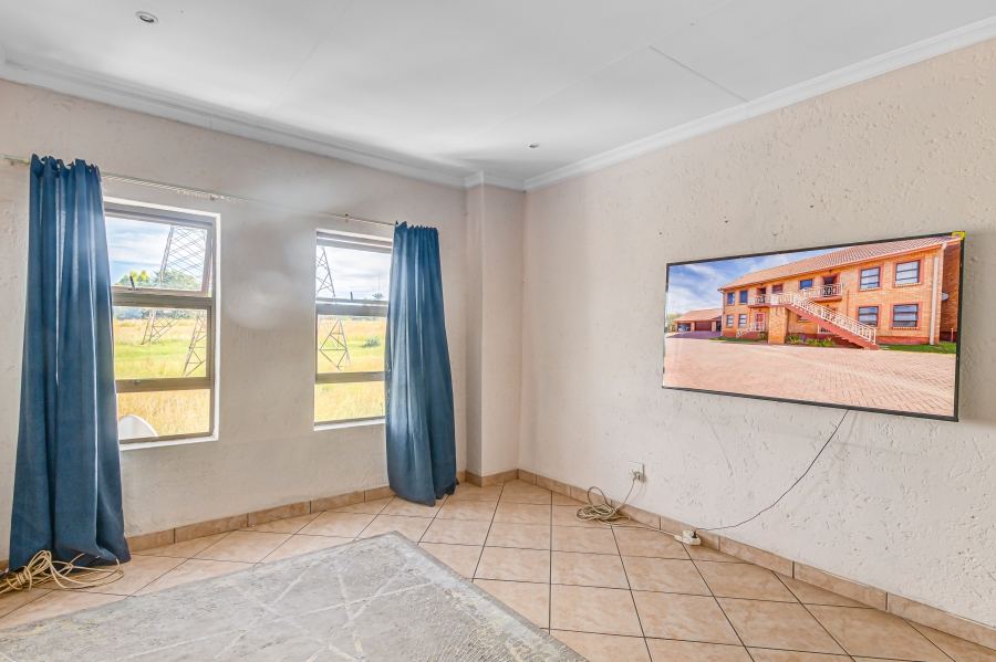 2 Bedroom Property for Sale in Kosmosdal Gauteng