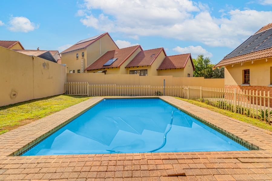 2 Bedroom Property for Sale in Kosmosdal Gauteng