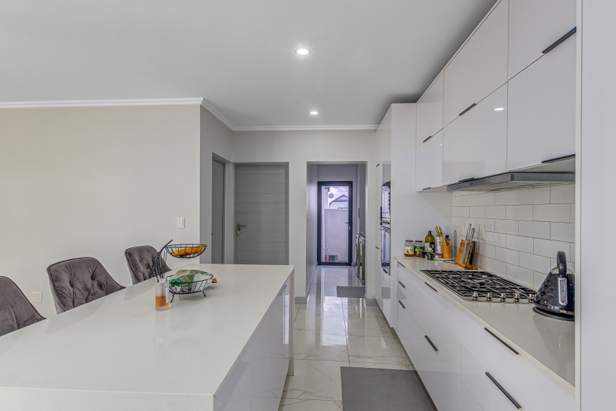 3 Bedroom Property for Sale in Broadacres Gauteng