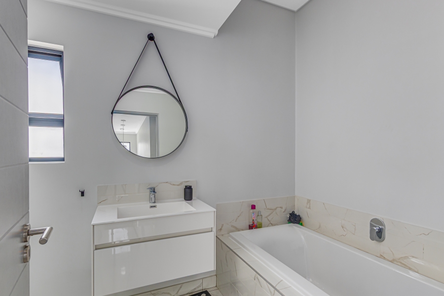 3 Bedroom Property for Sale in Broadacres Gauteng